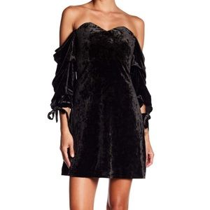 Romeo + Juliet Couture Off-the-Shoulder Dress